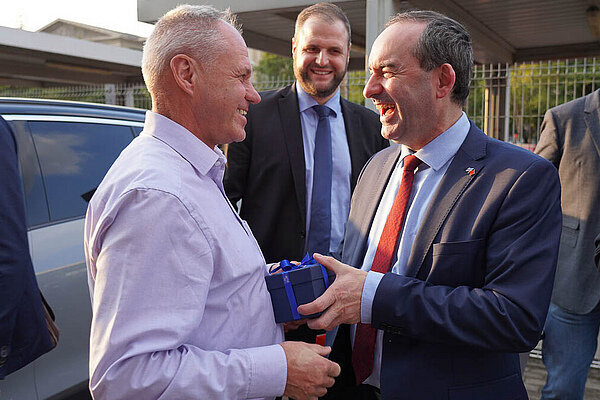 Manfred Huber (l) and Hubert Aiwanger (r) during the visit of the Bavarian Minister of Economic Affairs from Zollner China