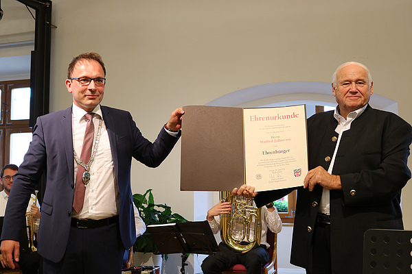 The mayor of Cham Martin Stoiber presents the certificate of honor to Manfred Zollner Senior